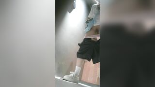 có 1 không 2 quay lén nhà vệ sinh nữ toàn các em non tơ xinh xắn - phần 28