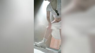 có 1 không 2 quay lén nhà vệ sinh nữ toàn các em non tơ xinh xắn - phần 28