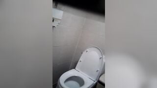 có 1 không 2 quay lén nhà vệ sinh nữ toàn các em non tơ xinh xắn - phần 51