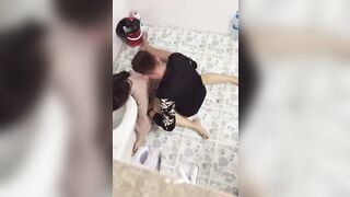 Đi karaoke say sỉn vào nhà wc không ngờ bị thằng bạn nó ***