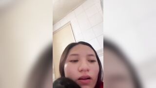 Em trai 17 tuổi canh chị họ đi tắm rồi nằng nặc đòi đụ bằng được.