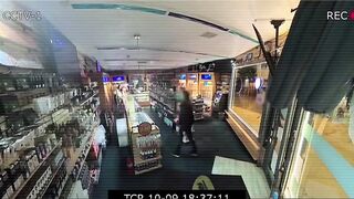 2 e Gái Xinh Vú To LỒN ko lông, Nhờ chủ shop quay video Bú Lồn nhau, Thủ dâm Nứng vcl