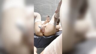 Em chân dài mặc tất lưới trắng múp cực ngon show hàng trc gương móc bắn nc tung tóe