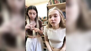 Live ko mặc áo ngực 2 em rau khoe hàng