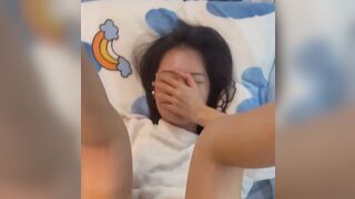 đụ em gái lên đỉnh rên rỉ xin tha