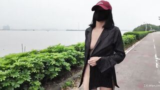 Cô gái có sở thích nude public 2