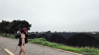 Cô gái có sở thích nude public 2