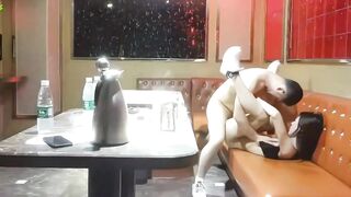 Đi hát thì ít, Mà đè nhân viên Loli lồn rậm Ra lút cán djt nhau ở Karaoke rên rỉ