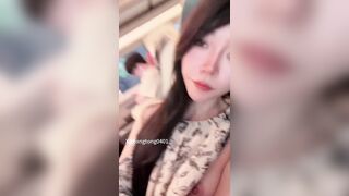 wataa Trên xe buýt trêu chọc anh chàng đẹp trai    Anh ấy bảo không nhịn được nữa