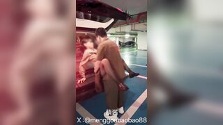 Trong bãi đỗ xe anh trai đã đè tôi lên xe mà đụ... 【Phiên bản đầy đủ ở trang chủ ghim