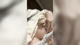 cái gì đẹp em khoe cái đó trông vú tròn quá