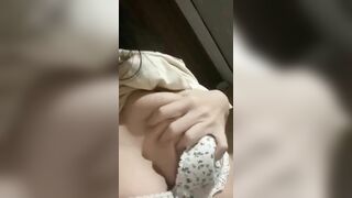 cái gì đẹp em khoe cái đó trông vú tròn quá