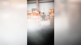 Quay lén chị chủ địt cùng trai trong kho dâm đãng báo luôn cho ông chủ phần 1