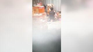 Quay lén chị chủ địt cùng trai trong kho dâm đãng báo luôn cho ông chủ phần 1