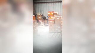 Quay lén chị chủ địt cùng trai trong kho dâm đãng báo luôn cho ông chủ phần 3