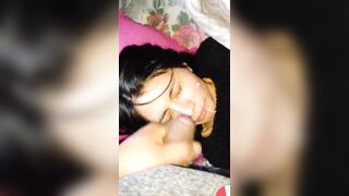Giả vờ ngủ cho thằng bạn thân bắn tinh vào mặt