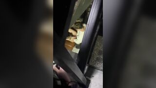 Quay lén anh trai địt nhau với bạn ở phòng khách vú to lồn ngon