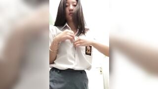 Em học sinh thái lan đang đi học cũng phải show cho ny xem