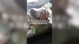 cháu traiu về nhà thấy ông nội và bà nội đang làm gì vậy