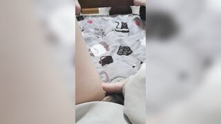 Rau bím múp thủ dâm lỗ đít bằng lược rồi xoa lồn hồng banh ra quá dâm dục