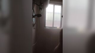 Em y tá đi làm tranh thủ kiếm thêm ít tiền 2