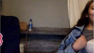 Teen show núm vú cho trai trên Omegle
