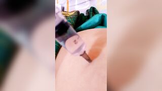 Khám phụ khoa bác sĩ dụ dỗ bệnh nhân tụt quần hẳn tiêm thuốc tranh thủ quay lén.