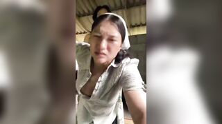 Thằng em họ nứng cặc đến nhà năn nỉ xin đụ, chị gái thương nên cho đụ.