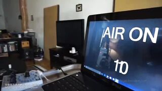 trói buộc nữ nô lệ đặt sẵn, thỉnh thoảng bị kẹp ở ngực và trên cơ thể bởi miếng dán đ