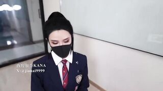 Giáo viên mới nhậm chức đã bị học sinh cưỡng bức tình dục.
