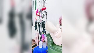 GÁI MÚP LỒN RỘNG THỦ DÂM 17
