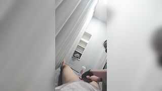 Đi triệt lông cu được gái xinh triệt lông cho