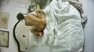 Thằng anh họ khéo bú lồn, bú đến con em gái sướng lồn ưỡn người khoái cảm.