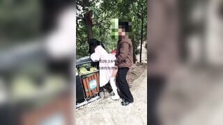 Em loli dâm nứng lồn ra công viên lột đồ chổng mông cho người lạ đụ public