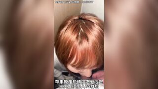 Cặp đôi chụp ảnh tự sướng ở nhà vệ sinh công cộng, cô gái còn vụng về trong việc bú c