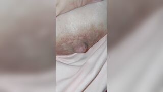 Lén xoa vếu con e vợ đang ngủ
