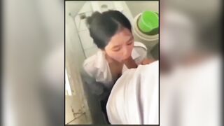Bé học sinh bú cu bạn trai giờ ra chơi