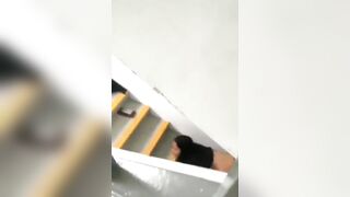 Quay lén 2 em sinh viên địt nhau ở cầu thang trường học