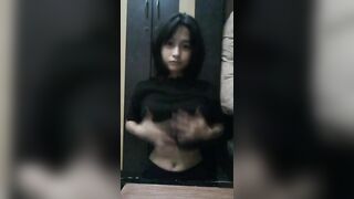 Vừa nghỉ hè đã bắt đầu thủ dâm cho trai xem kiếm tiền