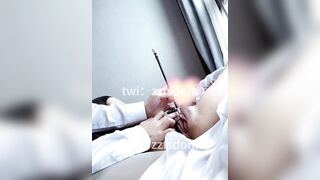 Dùng bút lông cù loét hột le cho em hầu gái vú bự sướng co giật banh lồn cho a xoa