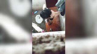 quen lén bé hàng xóm 2k10 tắm thân hình thật phổng phao