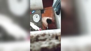 quen lén bé hàng xóm 2k10 tắm thân hình thật phổng phao