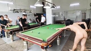 Nhân viên quán bida như này bảo sao các ông cứ thích chơi bida