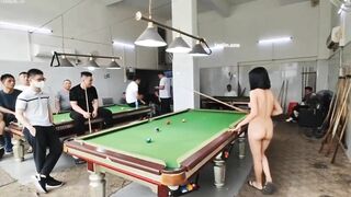 Nhân viên quán bida như này bảo sao các ông cứ thích chơi bida