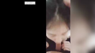 Eny cân hai vừa liếm cặc anh này vừa đưa lồn cho anh kia doggy