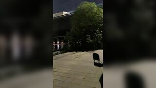 Vợ đòi cởi truồng ra công viên nhảy dây