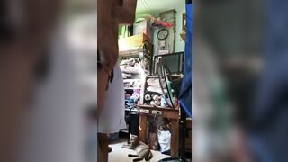 Em họ 16 tuổi ở nhà không mặc sì líp anh trai sang chơi thấy vậy liền xin đụ.