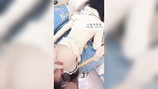 bị cậu út làm ngay trước mặt bạn trai, cặc vào lỗ đít, mà còn lên đỉnh nữa,