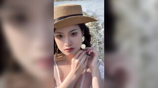 Lộ hậu trường chụp ảnh nude ở ngoài biển mặt dâm