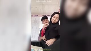 Tranh thủ giờ ra về cặp đôi học sinh ở lại lớp học quan hệ tình dục